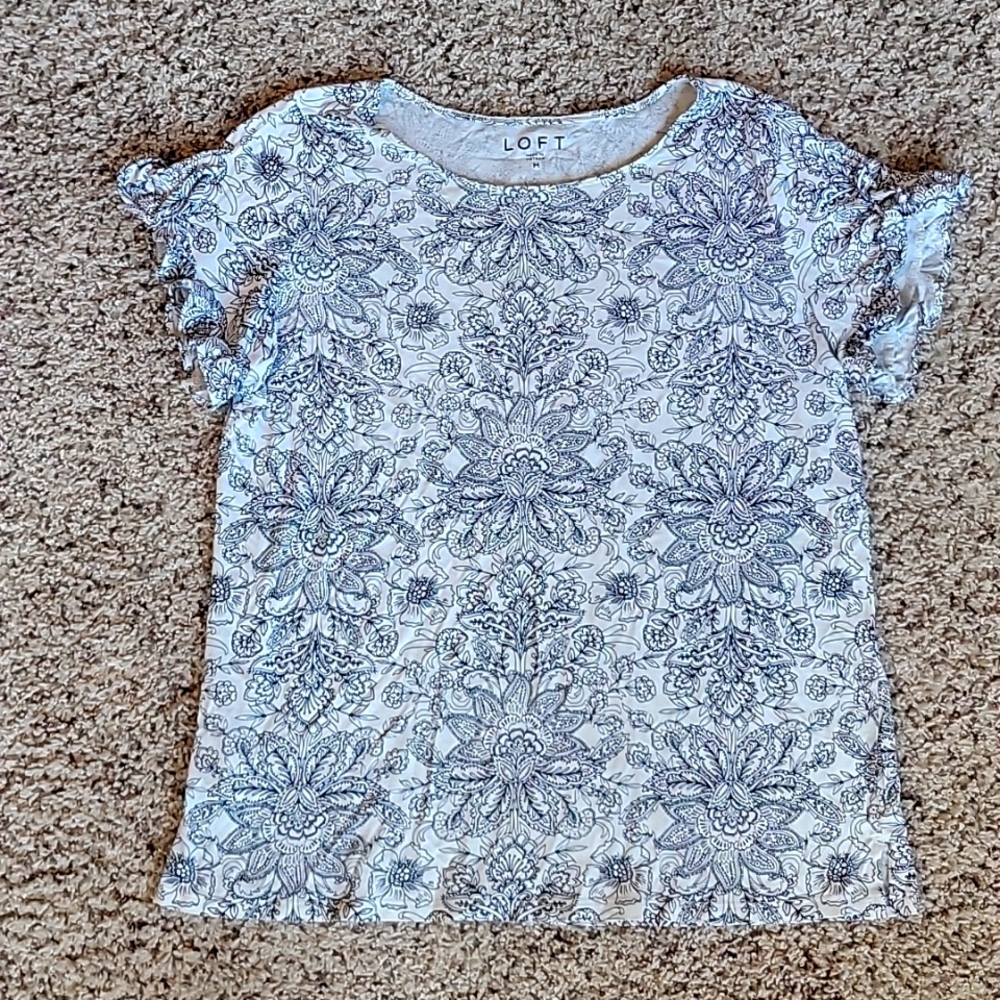 Ruffle shoulder short sleeve top